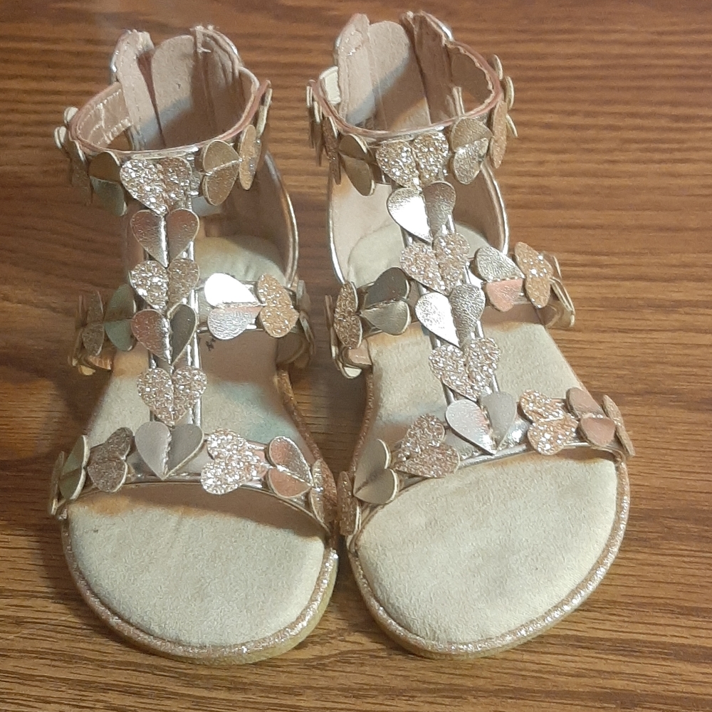 💙Specialty Girl Golden Hearts Sandals size 5